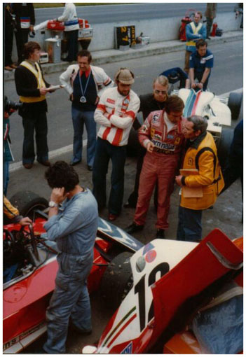 Carlos Reutemann_2 discussing with Tomaini